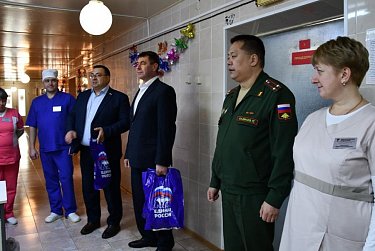 В госпиталь доставили фрукты